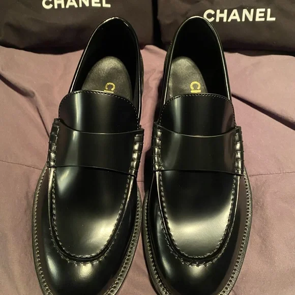 NIB Chanel Shiny Calfskin Loafers 37 Black